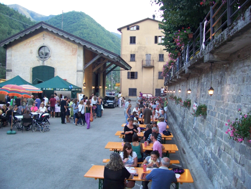  Image name: Estate022.jpg 
 width: 801 pixel 
 height: 602 pixel 
 Size: 440693 bytes 
 Click to enlarge 